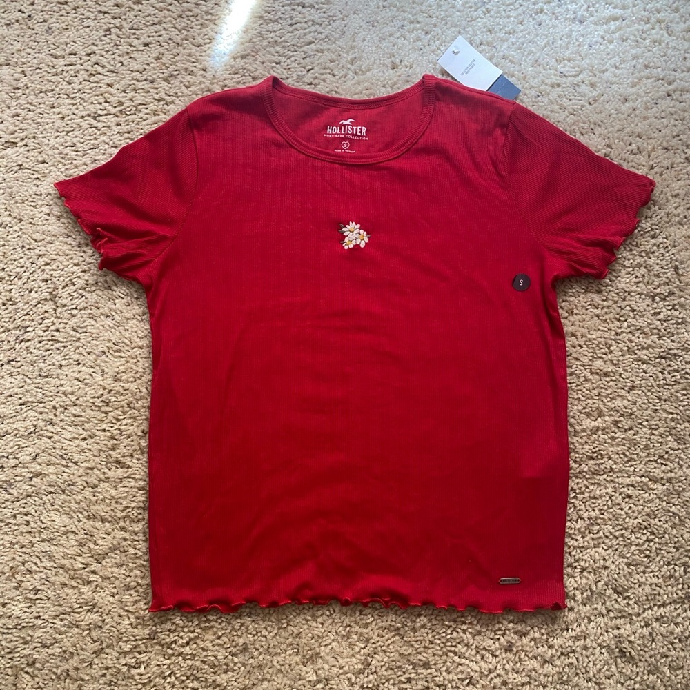 Hollister, red t-shirt